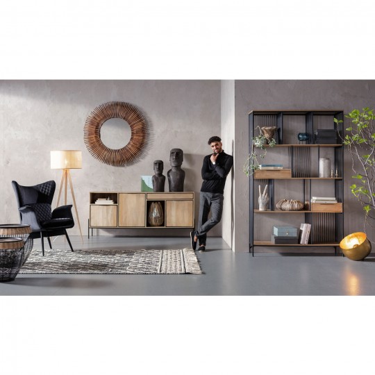 Cadeirão Tudor em Veludo Preto Cadeirão Tudor em Veludo Preto